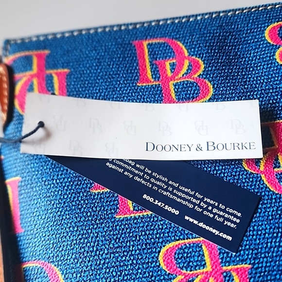 NWT. Dooney and Bourke Crossbody Purse. - Picture 6 of 15